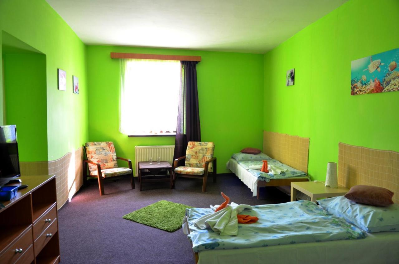 Hotel Ostas Police nad Metují Extérieur photo